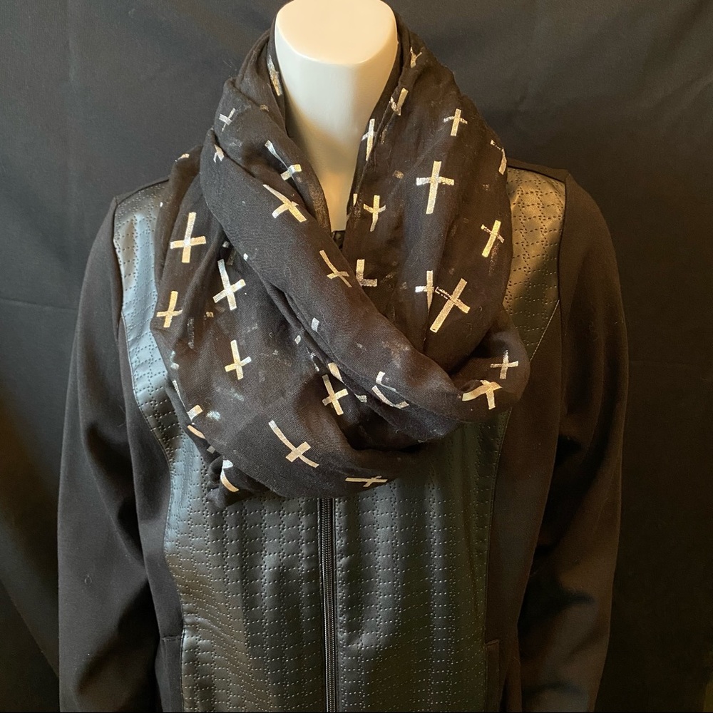 Cross Infinity Scarf - Picture 5 of 6